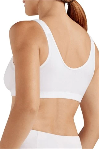 https://myleftbreast.ca/wp-content/uploads/2022/10/recovery-care-HannahSB-2160-white-back.webp